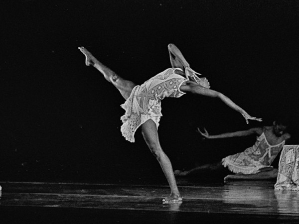 Alvin Ailey American Dance Theater, “Good morning blues”. Coreografia: Alvin Ailey. Musiche tradizionali. Modena, Teatro in Piazza, 21 luglio 1983