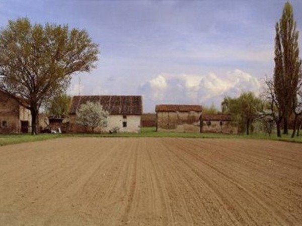 LUIGI GHIRRI, 'PAESAGGI D'ARIA' - CADECOPPI, DALLA STRADA PER FINALE EMILIA, 1989-1990 40,5X51. GHIRRI FUND, QUERINI STAMPALIA FOUNDATION