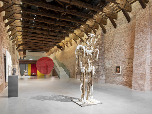 Thomas Houseago, <em>Beautiful Boy</em>, 2019, <em>Untitled, 2020. Tre sguardi sull'arte di oggi</em>, Punta della Dogana, 2020 I Photo: Marco Cappelletti | © Thomas Houseago by SIAE 2020 / Gagosian Gallery / Palazzo Grassi<br />