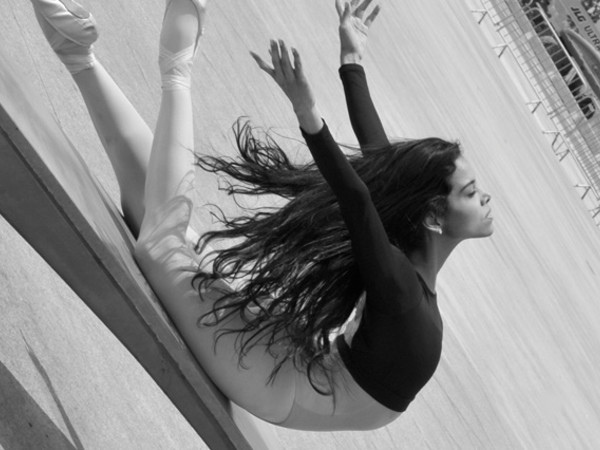Simone Ghera. Dancer Inside Brazil