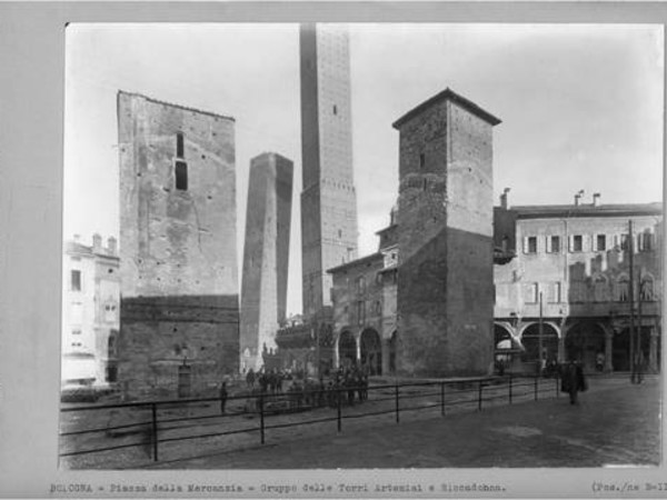 Quando le torri erano quattro: davanti a Garisenda e Asinelli, le torri Artemisi e Riccadonna demolite nel 1918-19