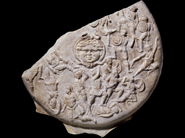 Scudo di Atena Parthenos cd. Stragford, Da Atene, Marmo pentelico, III secolo d.C., Londra, British Museum, Inv. 1864,0220.18 | © The Trustees of the British Museum