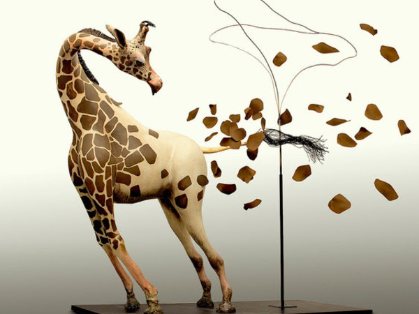 Noi, giraffe nude. Sculture, illustrazioni e dipinti di Sandro Gorra