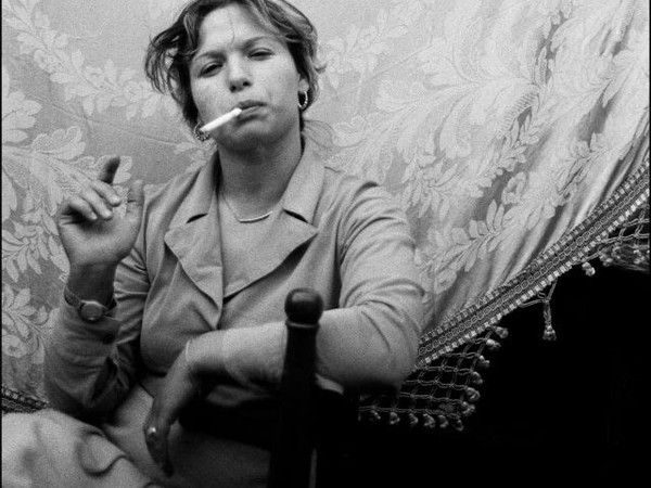 Letizia Battaglia, Donna che fuma, Catania, 1984