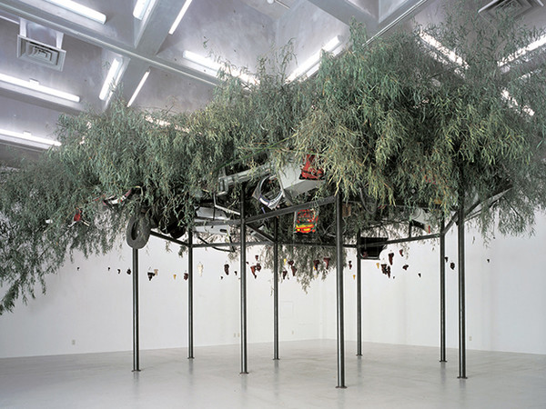 Chen Zhen, Fu Dao / Upside-Down Buddha / Arrival at Good Fortune, 1997. Veduta dell'installazione CCA – Central for Contemporary Art, Kitakyushu, Giappone, 1997