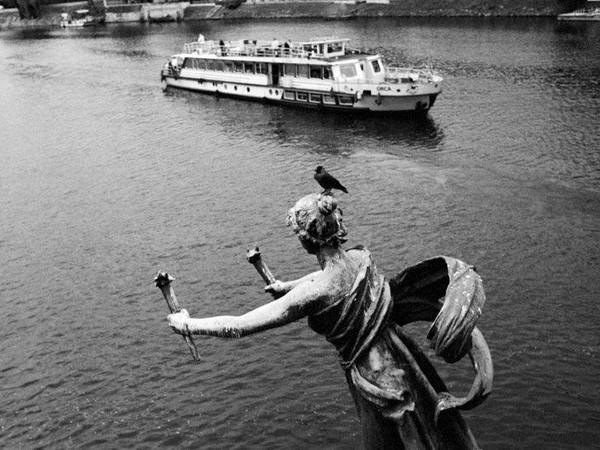 Mario Dondero, Bateau mouche a Praga