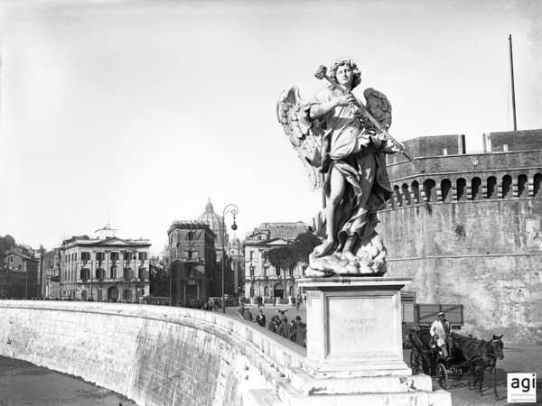Veduta della "Spina di Borgo" prima della demolizione. In primo piano Statua di Ponte Sant'Angelo. Roma, 29 ottobre 1936