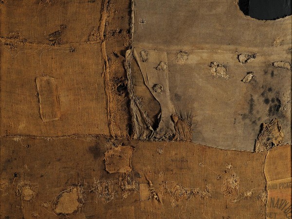 Alberto Burri, Sacco e Verde, 1956, cm 176x203. Sacco, tela, acrilico, olio su tela. Fondazione Palazzo Albizzini. Collezione Burri