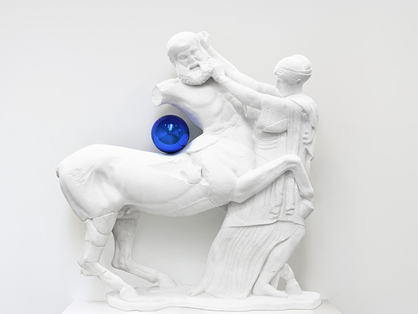 <span> Jeff Koons, </span><em>Gazing Ball (Centaur and Lapith Maiden)</em><span>, 2013. Courtesy Marco Voena © Jeff Koons</span>