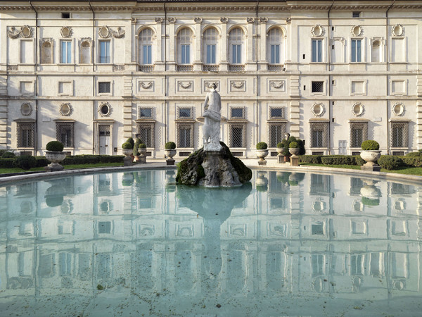 Fontana esterna Galleria Borghese, Roma I Ph. Luciano Romano