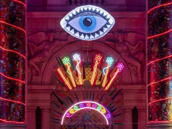 L'arte che dà speranza: da Palazzo Strozzi alla Tate Britain luci d'autore accendono il Natale Le installazioni luminose d'artista da Venezia a Eindhoven