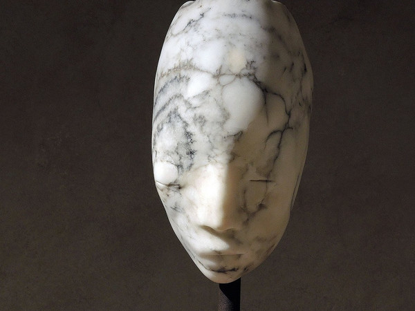 Roberta Busato, Bardiglio, 2021, scultura in alabastro