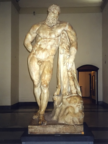 Statua di Ercole detto Ercole Farnese