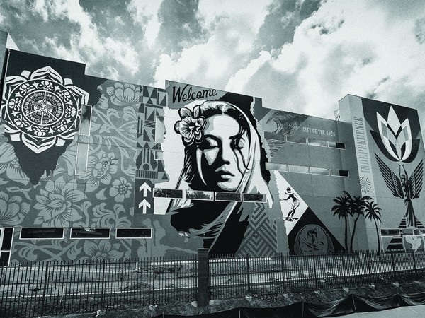 Shepard Fairey, Baker Block Mural, Costa Mesa | Foto: Jon Furlong