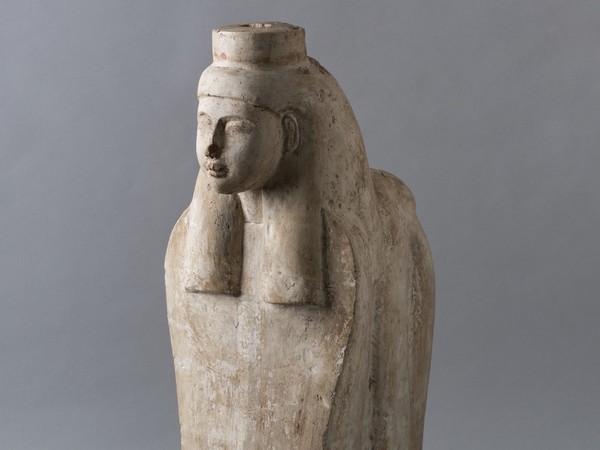Statua della dea Meretseger, Nuovo Regno, XIX-XX Dinastia (1292 – 1076 a.C.), Deir el-Medina, Calcare, 68x23x36 cm. Cat. 956. Museo Egizio, Torino