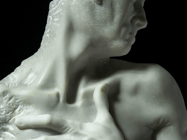 Alex Rane, Becoming, 2016, marmo di Carrara, 195x62x60 cm.