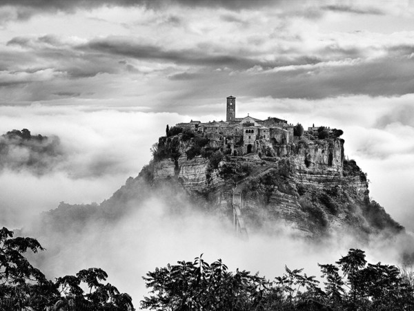 Brian Stanton, Civita nelle Nuvole, 2016 (Civita in the Clouds). Archival pigment print 27.56 x 39.37 in 60 x 90 cm. 