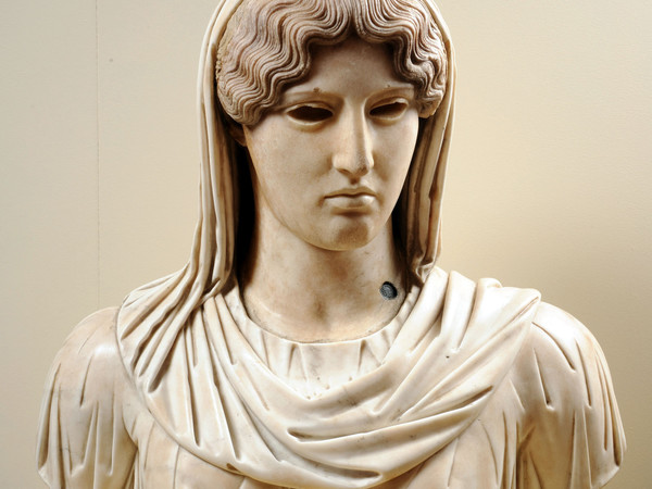 Afrodite Sosandra, marmo copia romana del II secolo d.C su busto rinascimentale. Museo Archeologico Nazionale, Venezia
