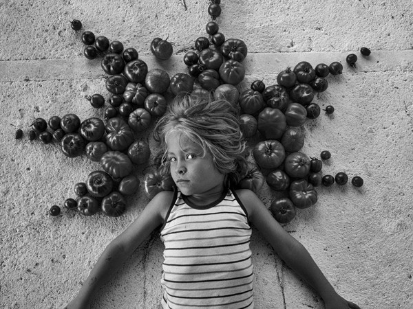 Floris Andrea, Boy with Tomatoes, 2018