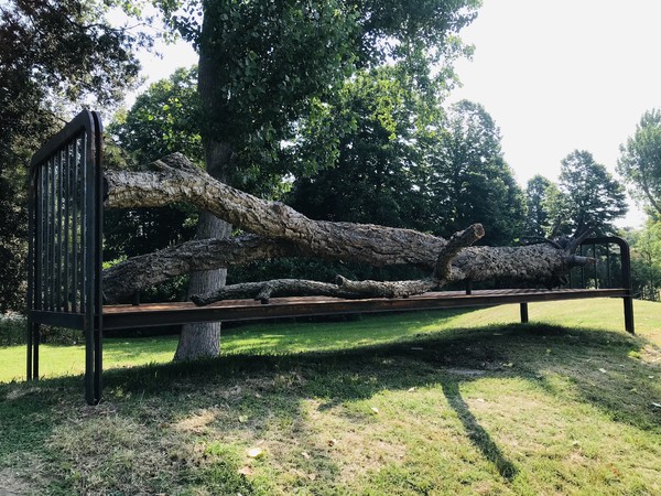 Attesa, installazione di Vera Bonaventura e Roberto Mainardi