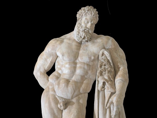 <em>Ercole Farnese</em>, marmo bianco pentelico, Napoli, Museo Archeologico Nazionale, Su concessione del Ministero della Cultura / Museo Archeologico Nazionale di Napoli, Archivio Fotografico | Foto: © Luigi Spina