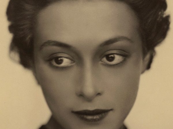 Wanda Wulz, Ritratto di giovane donna, 1928 ca. Archivi Alinari-Archivio Studio Wulz, Firenze 