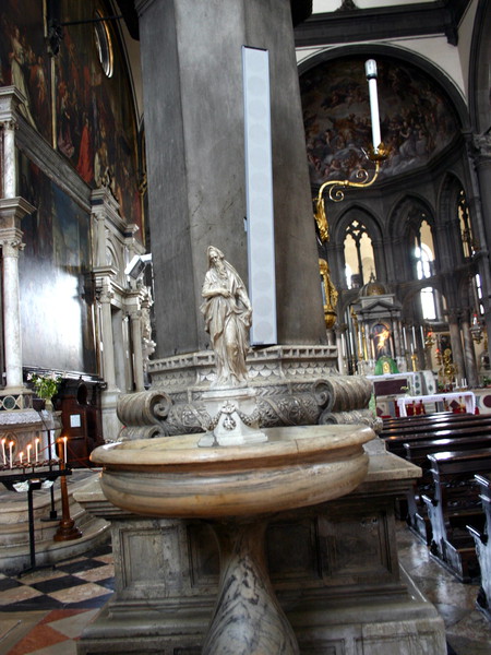 Acquasantiere con San Giovanni Battista e San Zaccaria