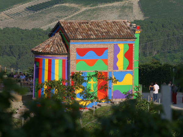 Cappella del Barolo di Sol LeWitt e David Tremlett, Vigneto Brunate di La Morra