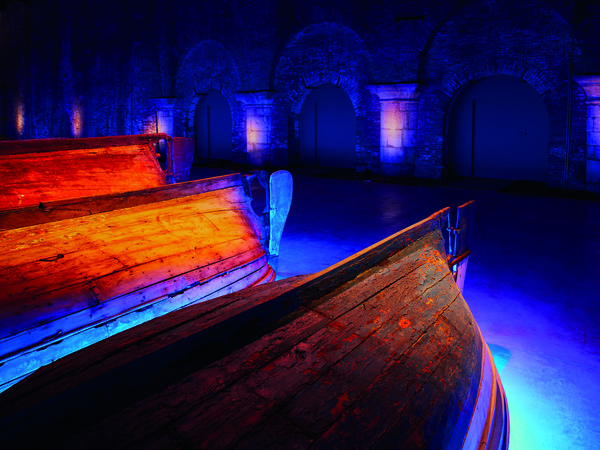 Plessi Liquid Light, installazione all'Arsenale di Venezia