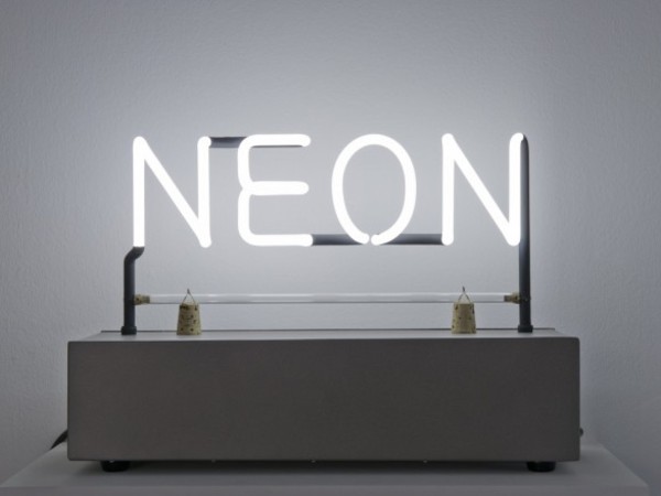 NEON. La materia luminosa dell’arte 