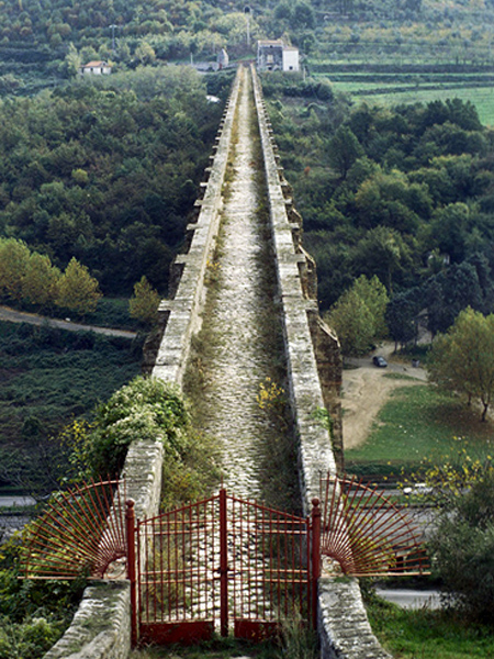 Carolino aqueduct