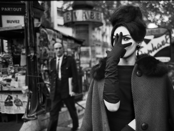 <span>Christer Strömholm, </span><span><em>Nana</em>, Place Blanche </span><span>Paris, 1961, Particolare,</span> <em>I grandi maestri. 100 Anni di fotografia Leica</em> | © Christer Strömholm