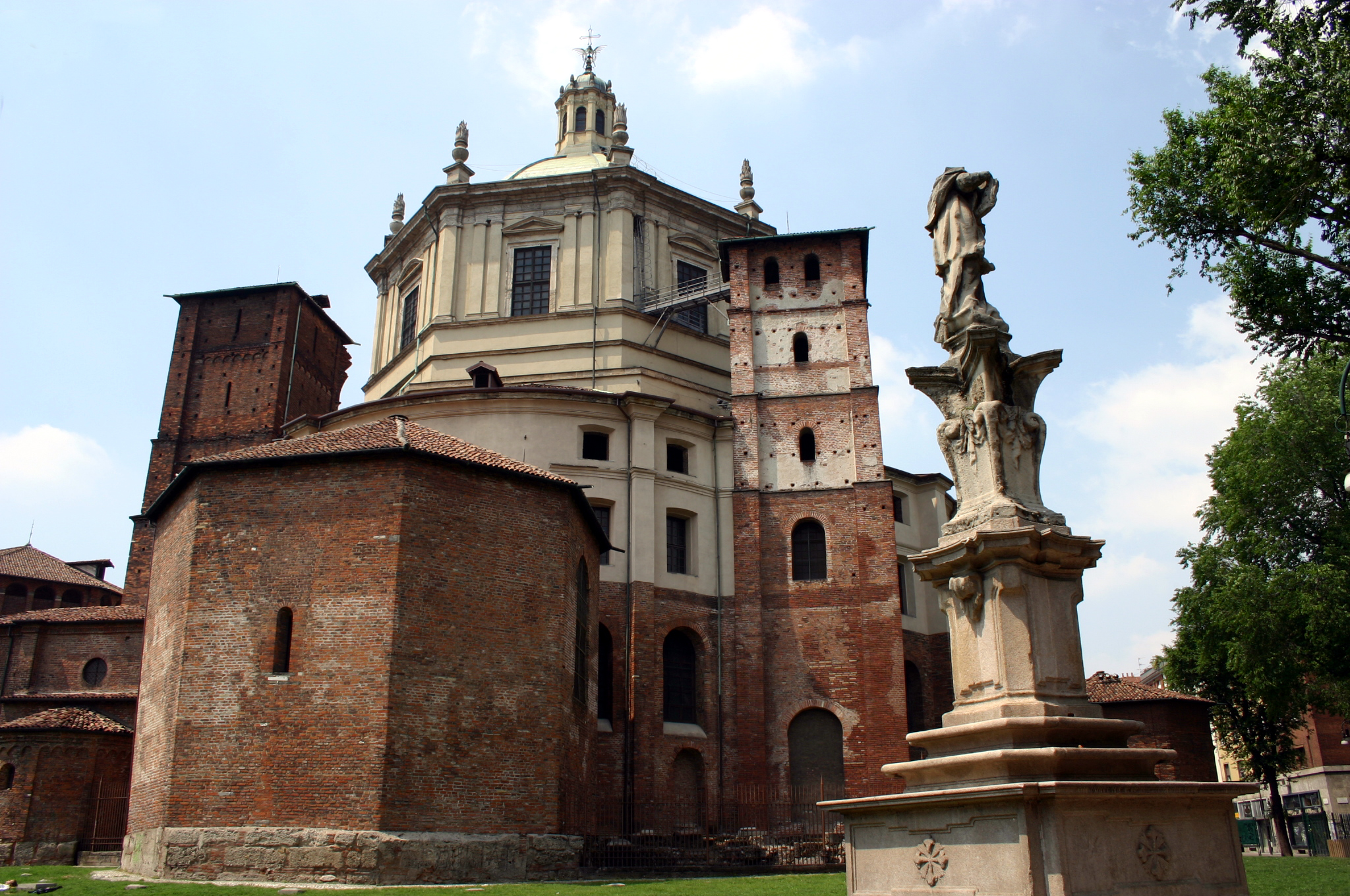 Chiesa di San Lorenzo Maggiore a Milano Descrizione, opere e mostre Arte.it