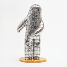 Clementine De Chabaneix, Esprit-fête 1, Ceramica smaltata, 41 × 25 × 18 cm | Courtesy Dorothy Circus Gallery | © Clémentine de Chabaneix