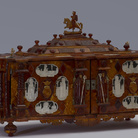 Manifattura di Danzica, Cofanetto di San Casimiro, ambra gialla e bianca, cm 35,5 x 58 x 20. Firenze, Museo degli Argenti