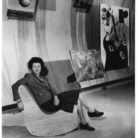 Fotografo sconosciuto, Peggy Guggenheim nella galleria surrealista di Art of This Century New York, 1942 ca., Stampa a posteriori, Stampa alla gelatina d’argento | Courtesy of Peggy Guggenheim Collection Archives, Venice