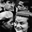 William Klein, Quattro teste, Giorno del Ringraziamento, Broadway e 33rd, New York, 1954, (Dalla sezione New York). | Courtesy of Contrasto 2016 © William Klein