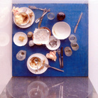 Daniel Spoerri, Tableau piege action 8 marzo 1972. tecnica mista, cm 70x70