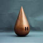Kengiro Azuma (Italia - Giappone), Le tre Gocce a Venezia, MU-765 2016 ppp, 2016, Bronzo, legno, 18 x 9 x 9 cm cad., Collezione privata | Photo credit: Anri Ambrogio Azuma