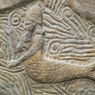 Rilievo sumero raffigurante Zagan, Dio dell’abbondanza e della fertilità, Circa III millennio a.C., Parigi, Louvre | Il mito di misteriosi esseri ibridi abitanti delle acque accomuna tutti i popoli del pianeta, il divino uomo-pesce dei Sumeri, Dagan o Oannes, in ebraico Dagon, adorato dai Fenici, divenne il leggendario Poseidone dei Greci e dei Romani 