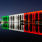 Il Tricolore illumina Palazzo Mondadori
