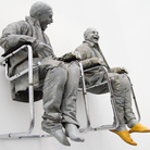 2 Seated on the Wall with Big Chiars - Juan-Munoz, FIAC 2013 Parigi, courtesy © 2013 Lorenzo Pingitore