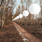 8000 glowing balloons, Park am Nordbahnhof, Berlino. © kulturprojekte berlin_whitevoid / christopher bauder — photo by daniel büche