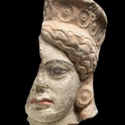 Frammento di antefissa, Testa di figura femminile, Terracotta dipinta | Courtesy Musei Capitolini 