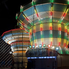 Carsten Höller, Double Carousel with Zöllner Stripes, 2011, Acciaio, lana di vetro, motori elettrici, controlli elettronici, lampadine, catene, legno, vernice, Regina del Volo: h 686 cm; ø 813 cm, Ciapa Ciapa: h 717 cm; ø 892 cm, Veduta dell’installazione, “Double Carousel with Zöllner Stripes, Enel Contemporanea Award 2011”, MACRO - Museo d'Arte Contemporanea Roma, 2011 | Foto © Attilio Maranzano - Courtesy di Enel Contemporanea &