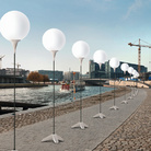 8000 glowing balloons, Berlino.  © kulturprojekte berlin_whitevoid / christopher bauder — photo by daniel büche