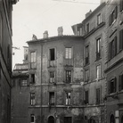 Fotografo non identificato, Edifici demoliti in via Monte Tarpeo, 1931, Gelatina bromuro d’argento | Courtesy Museo di Roma, Archivio Fotografico