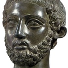Testa votiva in bronzo di uomo con barba, 425?400 A.C. bronzo, h 7,6 cm. Londra, The British Museum