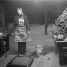 John Myers, Operaia addetta alla produzione di mattoni, William Mobberley Brickworks, Kingswinford, 1983 | © John Myers