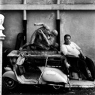 William Klein, Guardiano di Cinecittà. Roma, 1956 © William Klein